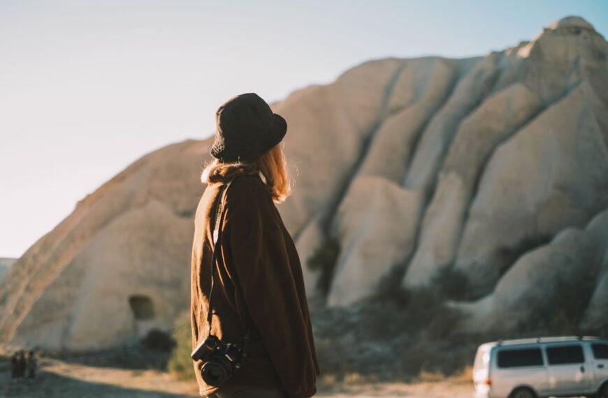 Paura di viaggiare da soli - ragazza in viaggio