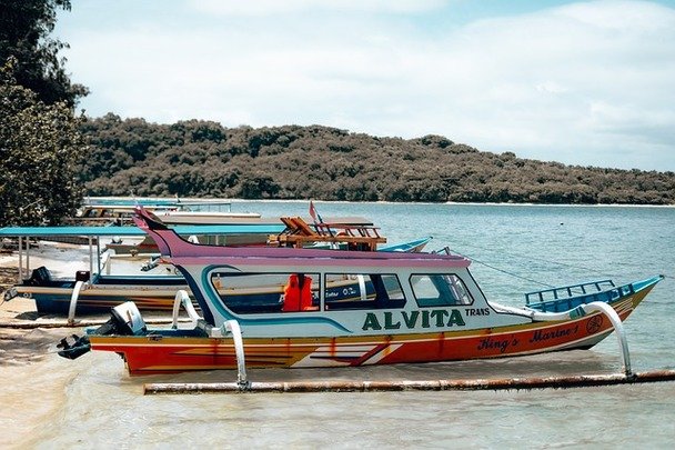 Kuta lomboK -Una barca che parte verso le Isole Gili