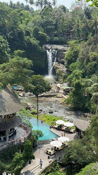 vista cascate tegenungan