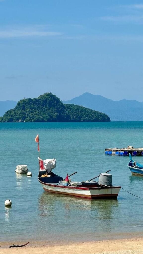 vista su delle barche - Mare di Langkawi