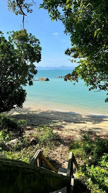 scorcio di una spiaggia a langkawi