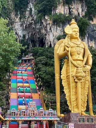 Vista da lontano delle Batu Cves Kuala 