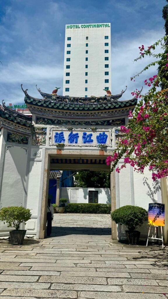 vista sulla porta d'ingresso di Cheong Fatt Tze Mansion